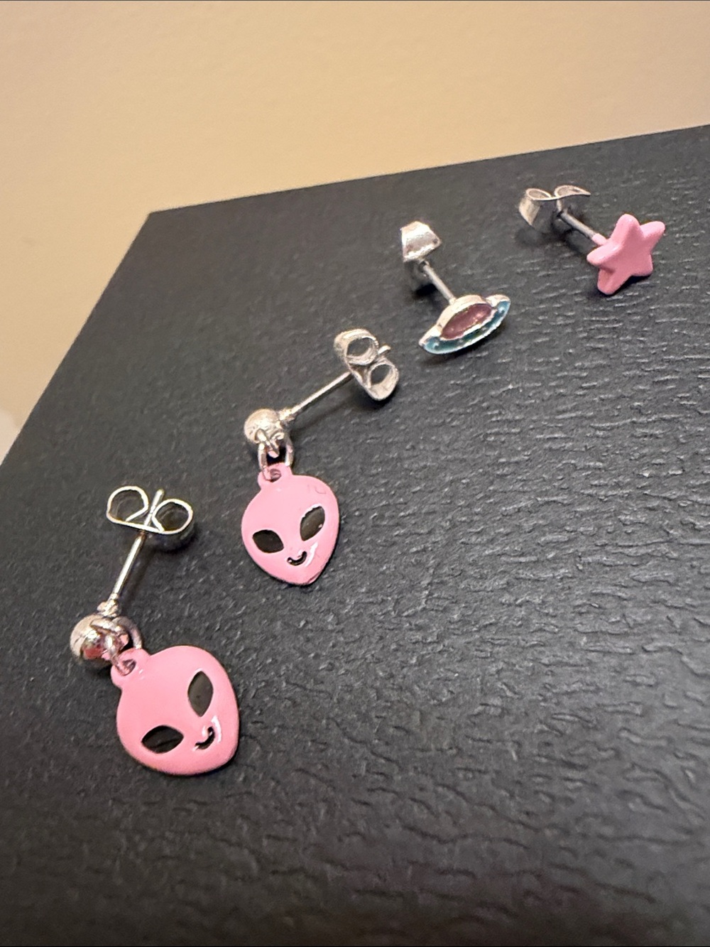 Pink Alien dangle earrings with a pink star and sparkle Saturn 🪐